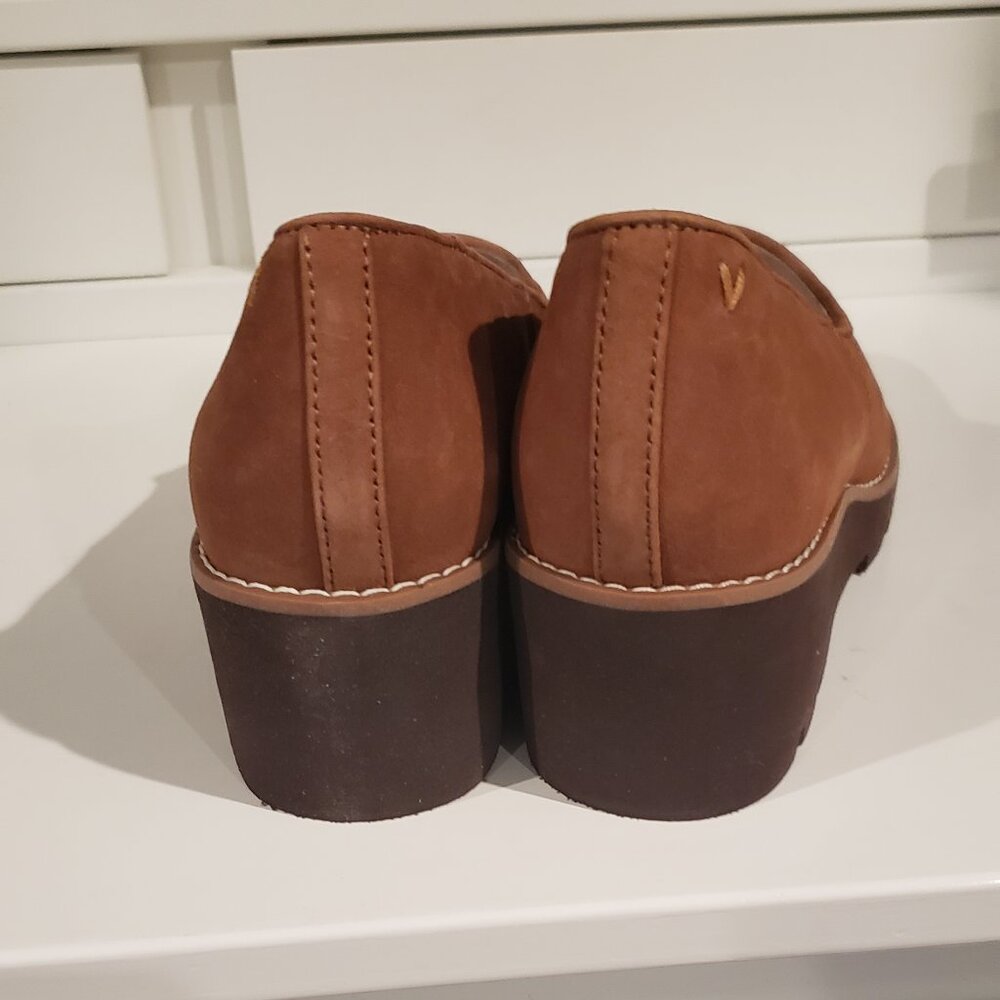 Vionic Tan and Brown Flats with Comfort and Style - Picture 5 of 7